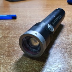 Аккумуляторный фонарь LED LENSER MT10